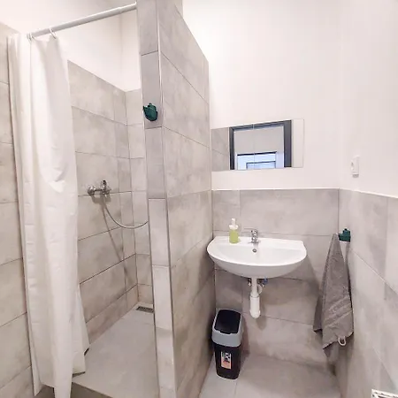 منزل للإقامة Letni Na Prazske Letne H5 *
