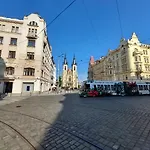 Letni Na Prazske Letne H5 ホームステイ プラハ